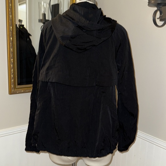 Lululemon Black Hooded 1/2 Zip Windbreaker with Neon Accents. EUC. Size M/L. - Picture 6 of 9